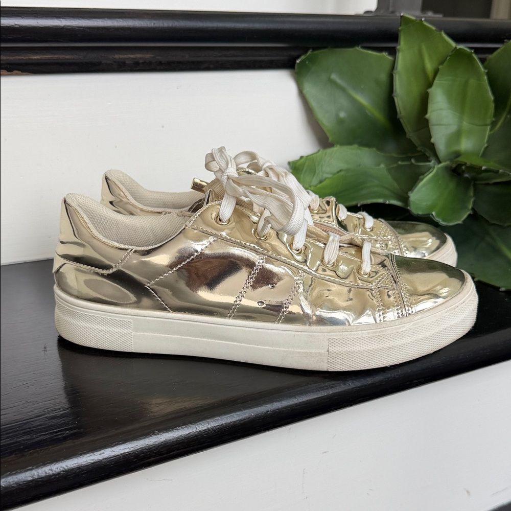 SHOE SALE!Kidpik Gold Metallic Sneakers Youth 6 Fits Women 7.5 Zip Casual Shoes